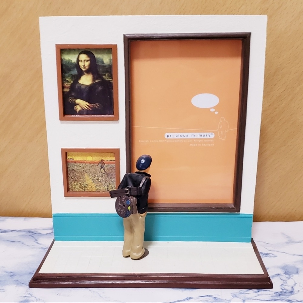 ISO Precious memory museum, gallery picture frame